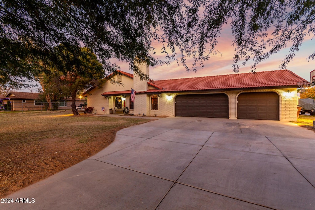 view of front facade featuring a garage