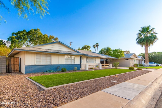 ranch-style home with a front yard