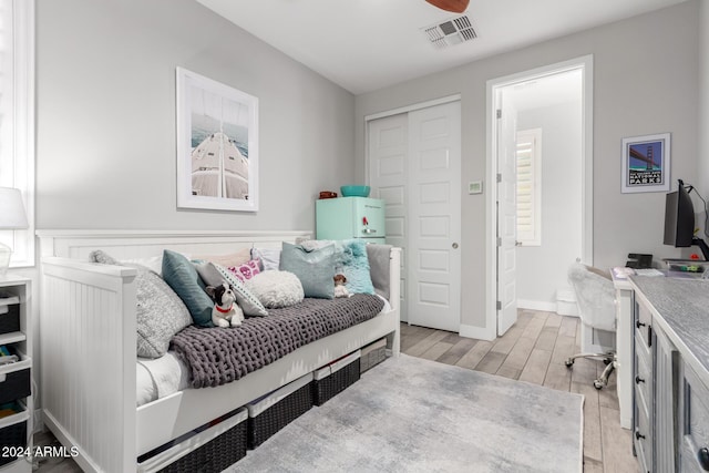 bedroom featuring a closet and ceiling fan