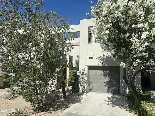 7710 E Gainey Ranch Rd Unit 142, Scottsdale, AZ 85258 - view of building exterior with concrete driveway and a garage