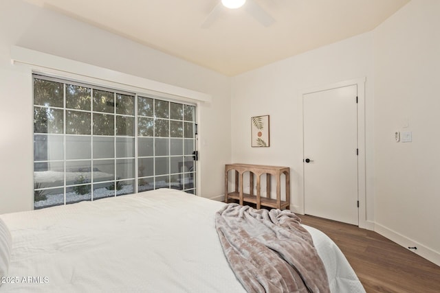 7710 E Gainey Ranch Rd Unit 142, Scottsdale, AZ 85258 - bedroom with wood finished floors, baseboards, access to exterior, and a ceiling fan