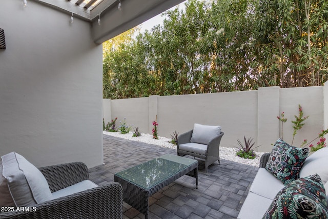 7710 E Gainey Ranch Rd Unit 142, Scottsdale, AZ 85258 - fenced backyard featuring a patio area