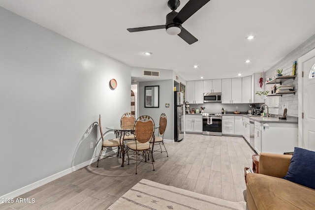 6739 N 16th St Unit 14, Phoenix, AZ 85016 - dining space with light wood finished floors, a ceiling fan, and recessed lighting