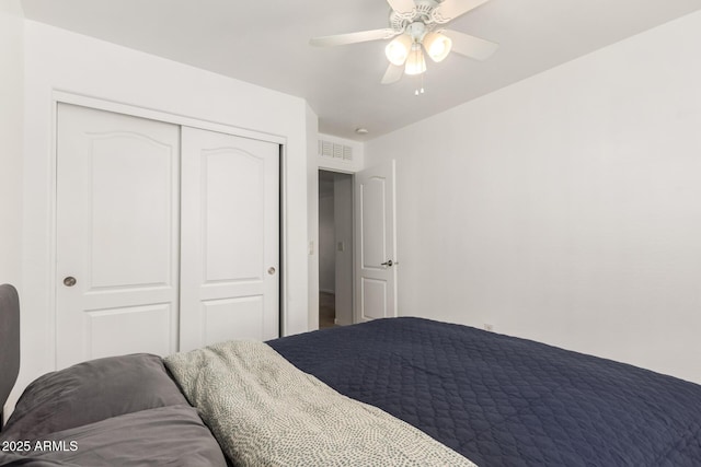 bedroom featuring ceiling fan and a closet