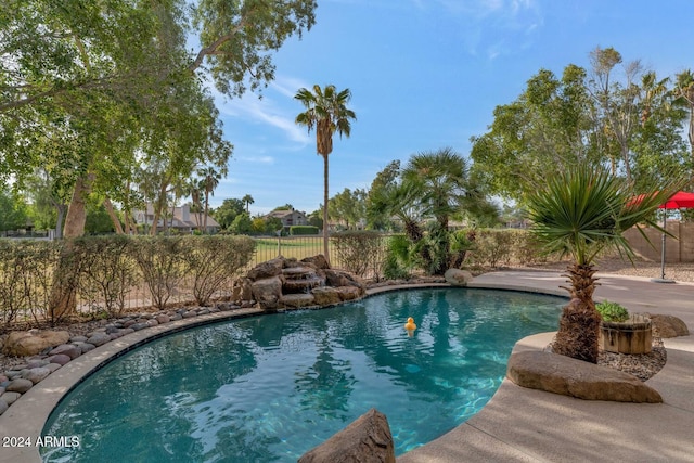 view of swimming pool