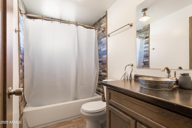 bathroom featuring wood finished floors, shower / bath combo, vanity, and toilet