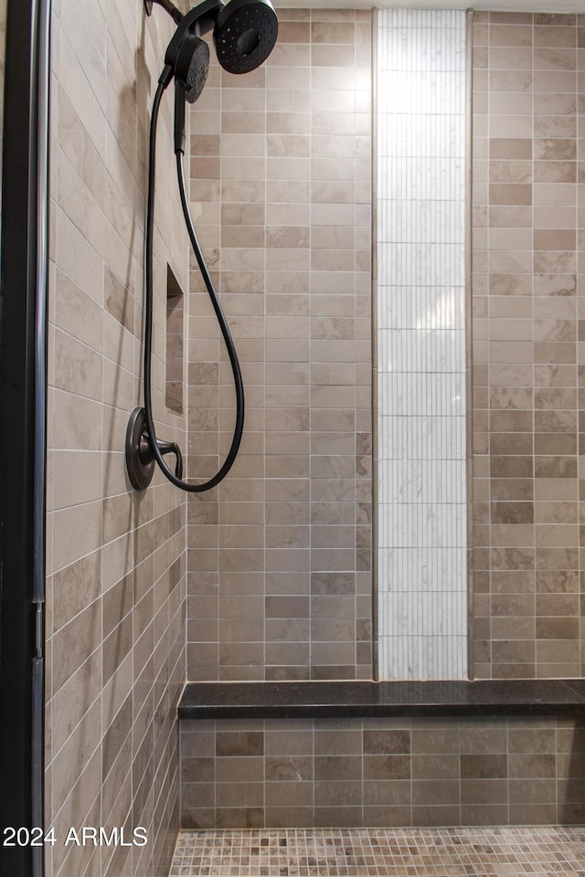 bathroom featuring a tile shower