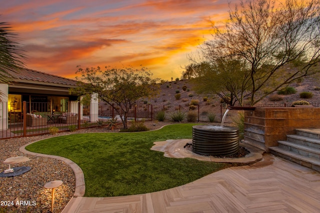 view of yard at dusk