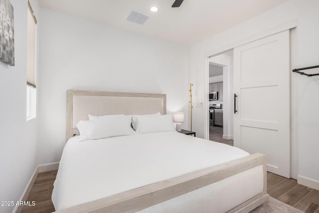 bedroom featuring visible vents, wood finished floors, baseboards, ceiling fan, and recessed lighting