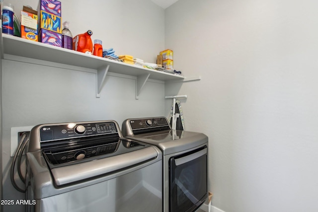 washroom featuring washing machine and clothes dryer