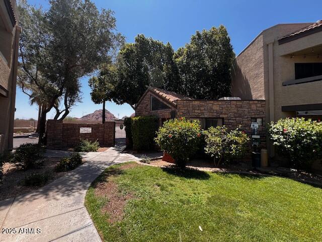 2228 N 52nd St Unit 140, Phoenix, AZ 85008 - view of yard with a gate