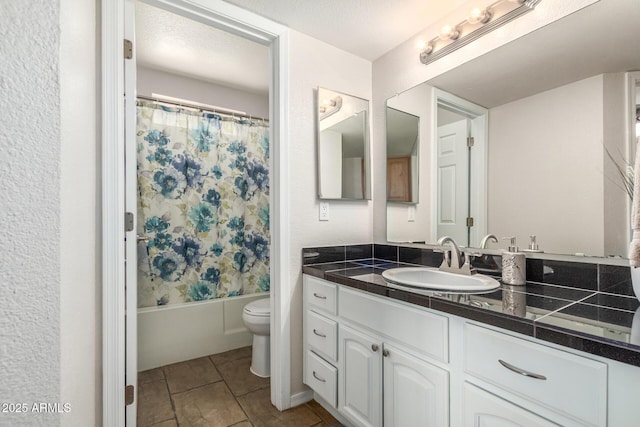 2228 N 52nd St Unit 140, Phoenix, AZ 85008 - full bath featuring vanity, shower / bath combo, and tile patterned flooring