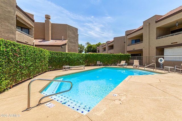 2228 N 52nd St Unit 140, Phoenix, AZ 85008 - community pool with a patio area