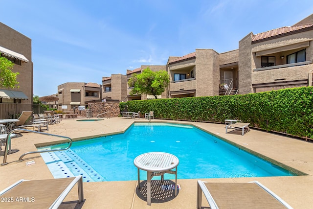 2228 N 52nd St Unit 140, Phoenix, AZ 85008 - community pool with a patio