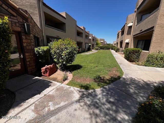 2228 N 52nd St Unit 140, Phoenix, AZ 85008 - view of home's community with a residential view and a yard