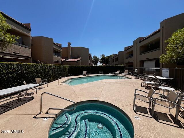 2228 N 52nd St Unit 140, Phoenix, AZ 85008 - community pool with a hot tub, a patio area, and a residential view