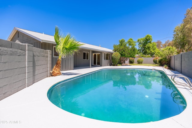 view of swimming pool featuring a fenced backyard