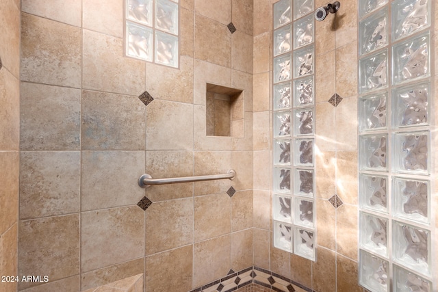 bathroom featuring a tile shower