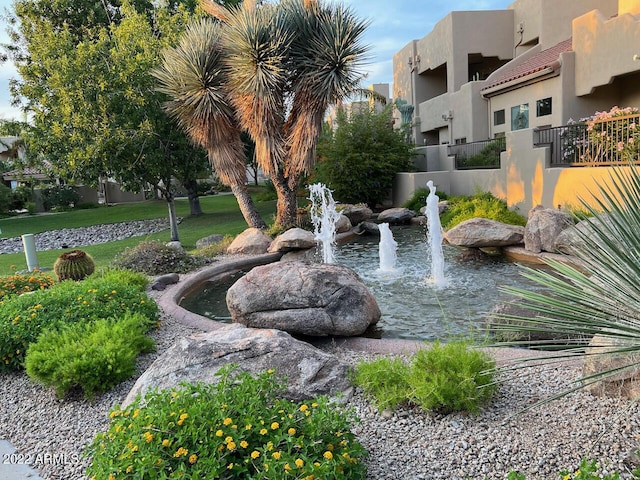9070 E Gary Rd Unit 152, Scottsdale, AZ 85260 - view of community featuring a small pond