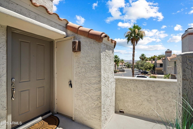 10115 E Mountain View Rd Unit 2061, Scottsdale, AZ 85258 - doorway to property featuring stucco siding and a balcony
