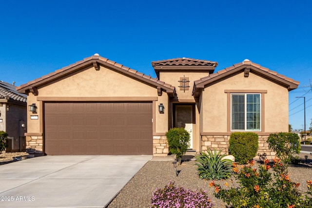 view of front facade featuring a garage