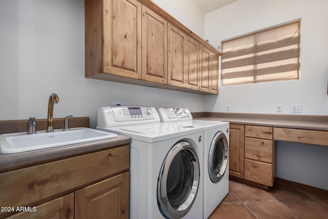 laundry room featuring sink, cabinets, dark tile patterned flooring, and independent washer and dryer