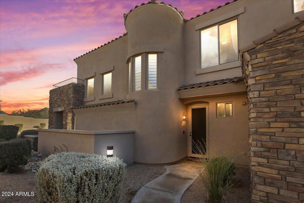 19475 N Grayhawk Dr Unit 1115, Scottsdale, AZ 85255 - view of front of property with stucco siding and a tiled roof