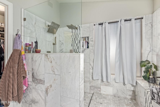 bathroom featuring a tile shower