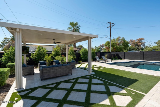 view of patio with a fenced in pool, outdoor lounge area, and ceiling fan