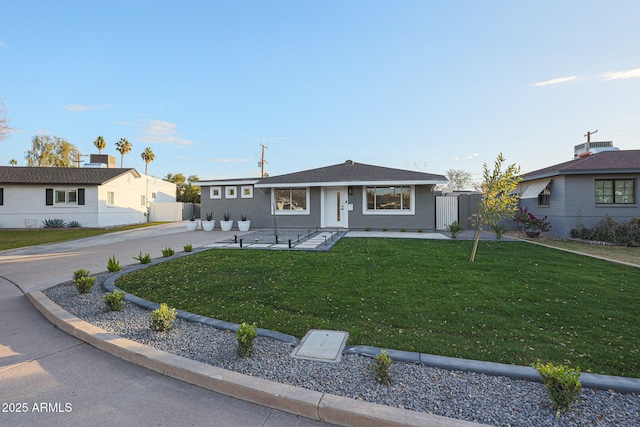 ranch-style house featuring a front lawn