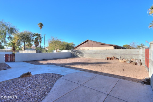 view of yard with a patio area