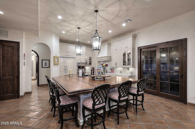 2041 W Hemlock Way, Chandler, AZ 85248 - dining area with arched walkways, recessed lighting, baseboards, and dark tile patterned floors