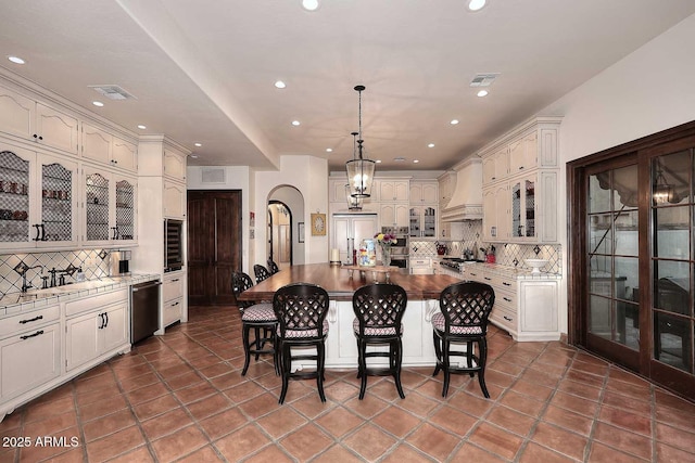 2041 W Hemlock Way, Chandler, AZ 85248 - kitchen featuring premium range hood, tasteful backsplash, recessed lighting, a kitchen breakfast bar, and a kitchen island with sink