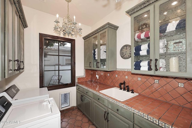2041 W Hemlock Way, Chandler, AZ 85248 - bar with a sink, separate washer and dryer, backsplash, a chandelier, and decorative light fixtures