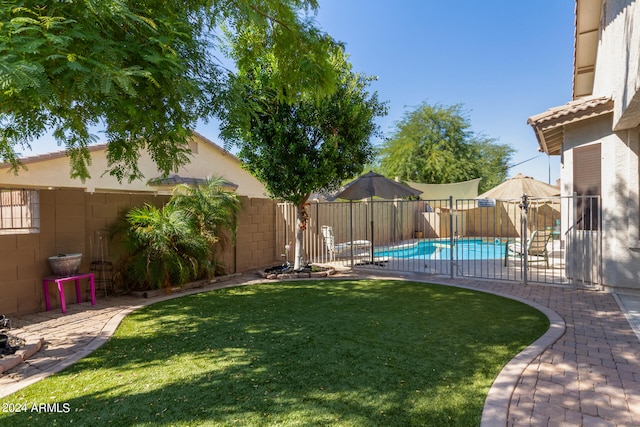 view of yard featuring a fenced in pool