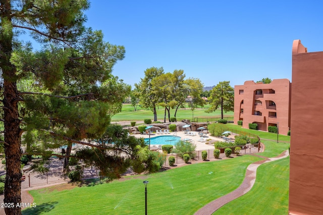 view of property's community featuring a lawn