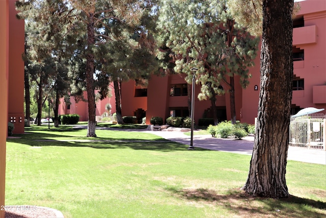 view of property's community featuring a yard