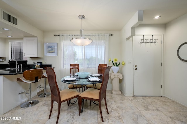 dining area featuring visible vents and baseboards