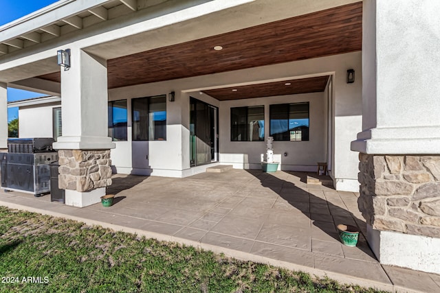 property entrance featuring a patio