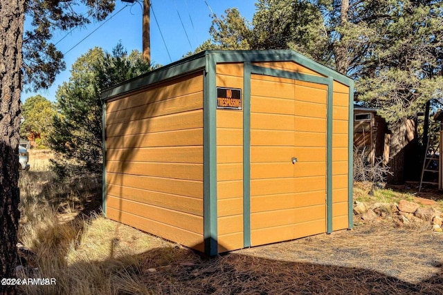 view of outbuilding