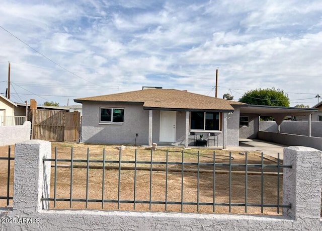 view of front of property featuring a carport