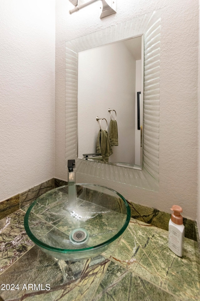 bathroom featuring sink