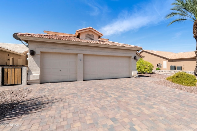 view of front facade featuring a garage