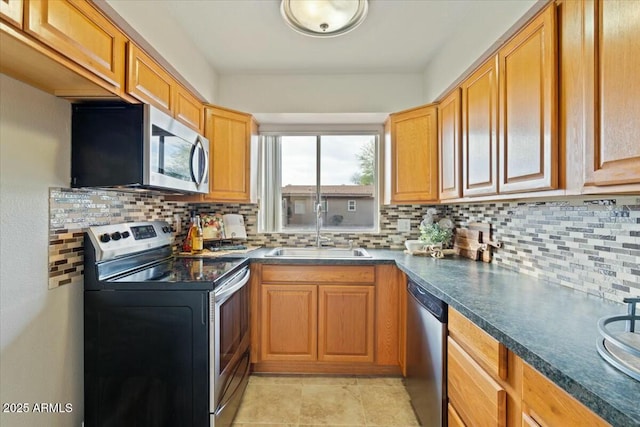 kitchen with sink, backsplash, and appliances with stainless steel finishes