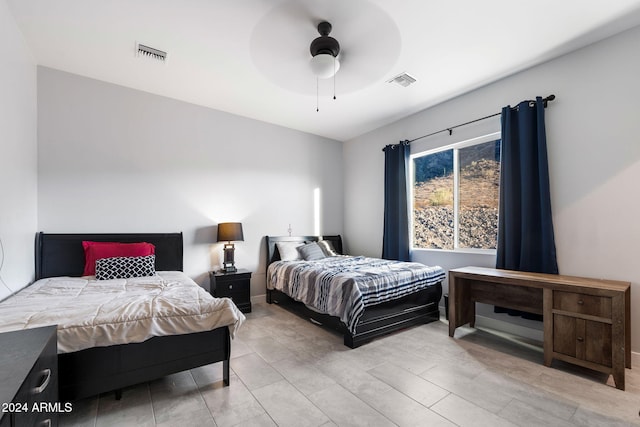 bedroom with ceiling fan