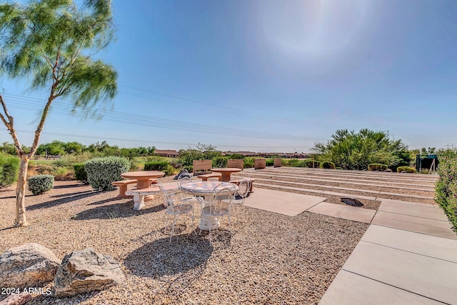 view of yard featuring a patio