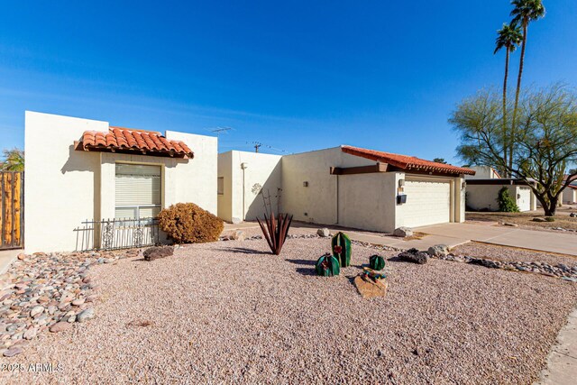 view of front facade featuring a garage