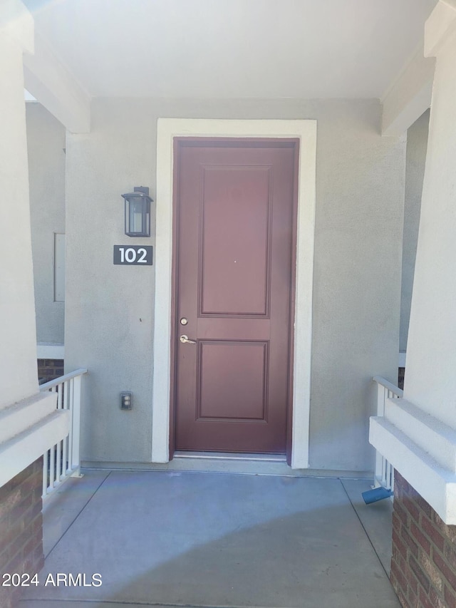 entrance to property with stucco siding