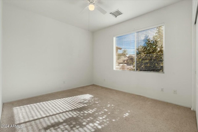 carpeted empty room featuring ceiling fan