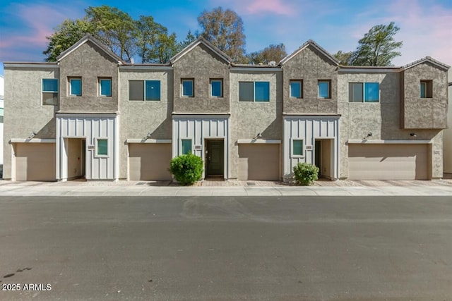 townhome / multi-family property featuring a garage